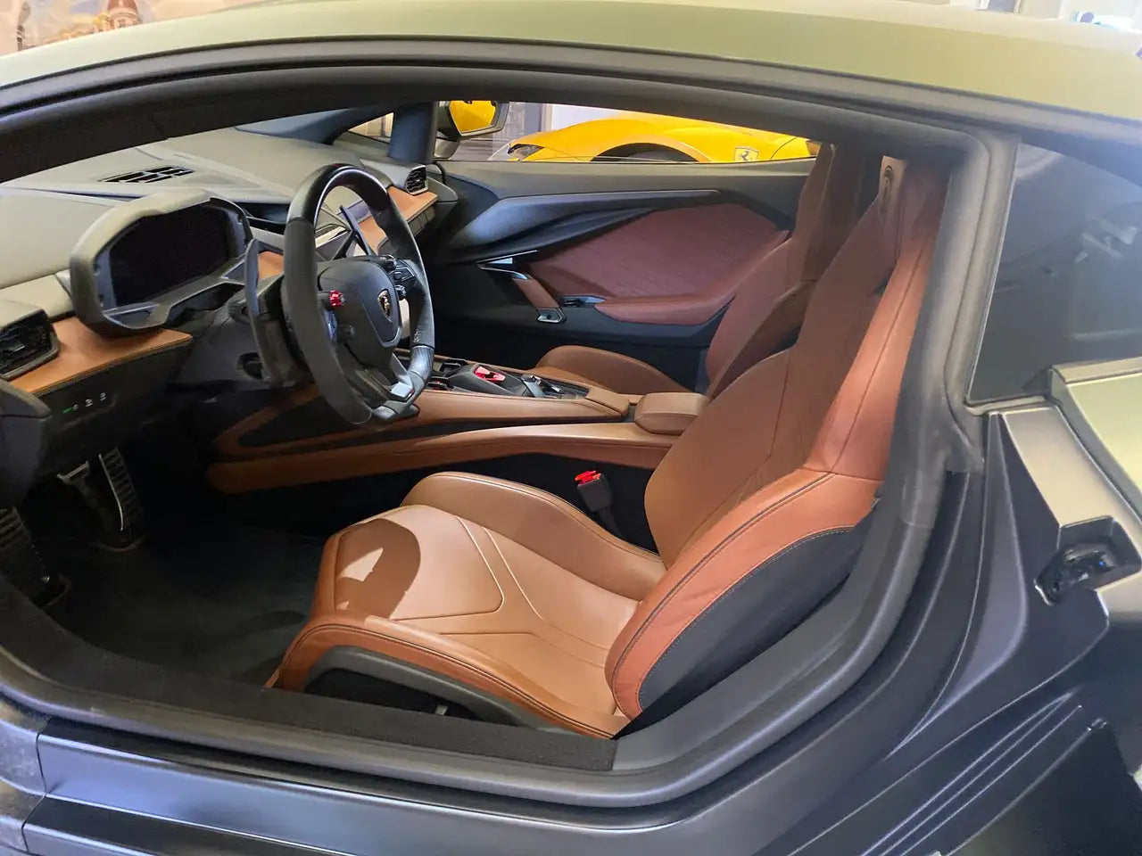 Lamborghini Revuelto – 2024