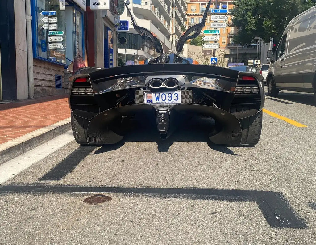 Aston Martin Valkyrie – 2024