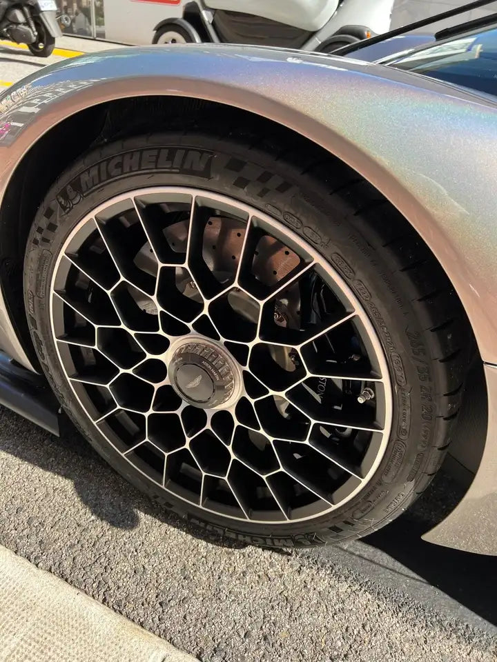 Aston Martin Valkyrie – 2024